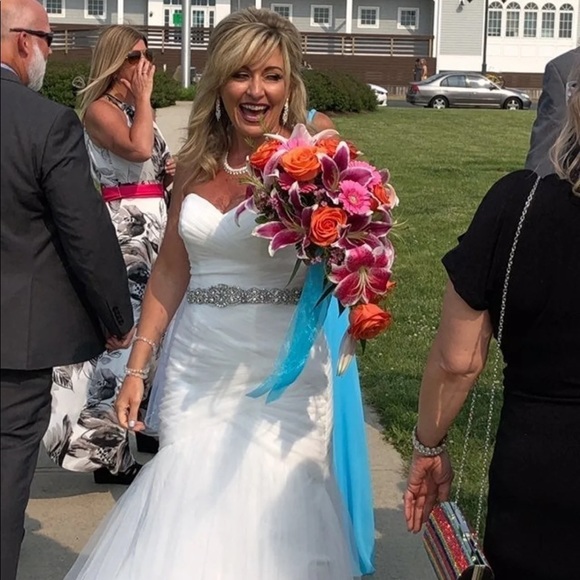 Davids Bridal corset back wedding gown - Picture 9 of 11